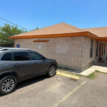 Chic & Cozy 2 Bedroom - 1 Bathroom - Rated Best Eagle Pass Esterno foto