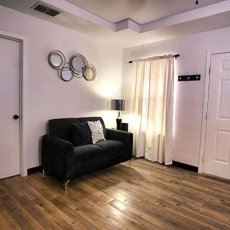 Chic & Cozy 2 Bedroom - 1 Bathroom - Rated Best Eagle Pass Esterno foto