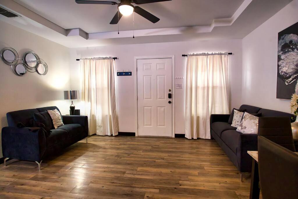 Chic & Cozy 2 Bedroom - 1 Bathroom - Rated Best Eagle Pass Esterno foto