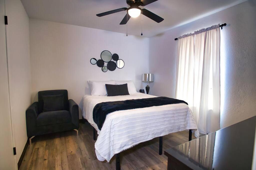 Chic & Cozy 2 Bedroom - 1 Bathroom - Rated Best Eagle Pass Esterno foto