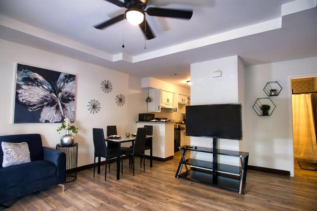 Chic & Cozy 2 Bedroom - 1 Bathroom - Rated Best Eagle Pass Esterno foto