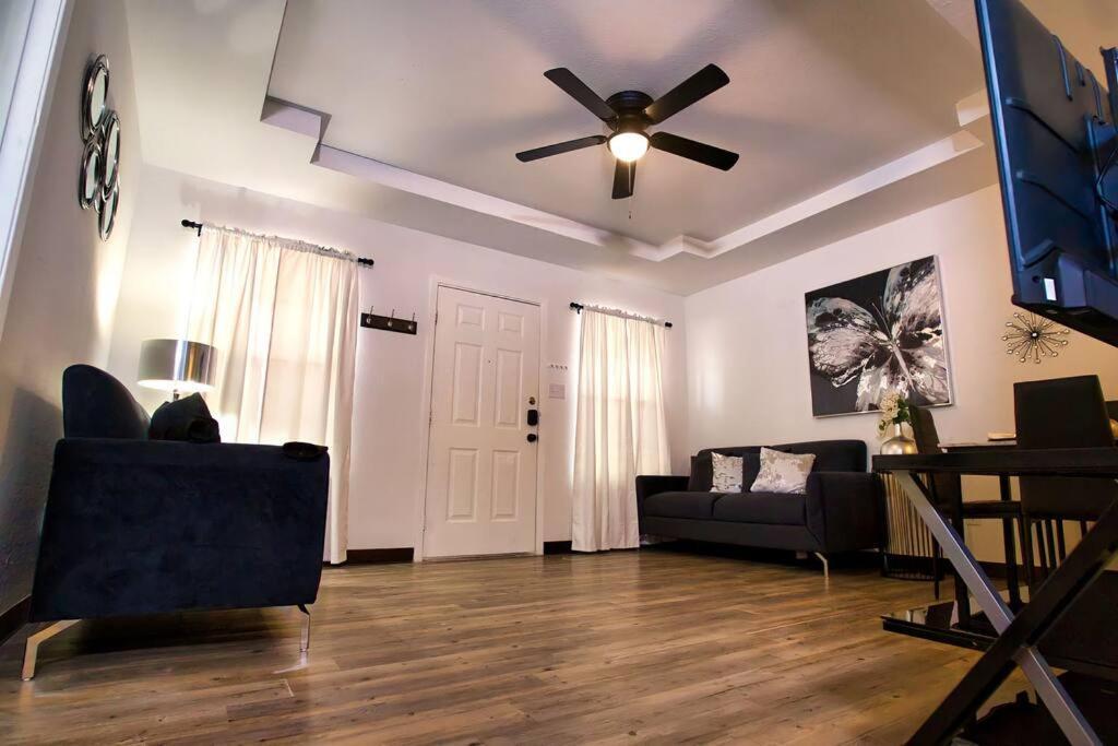Chic & Cozy 2 Bedroom - 1 Bathroom - Rated Best Eagle Pass Esterno foto