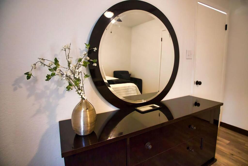 Chic & Cozy 2 Bedroom - 1 Bathroom - Rated Best Eagle Pass Esterno foto
