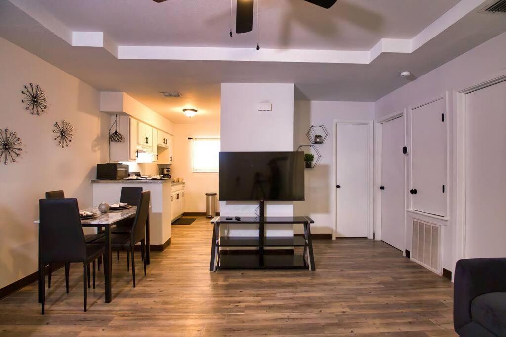 Chic & Cozy 2 Bedroom - 1 Bathroom - Rated Best Eagle Pass Esterno foto