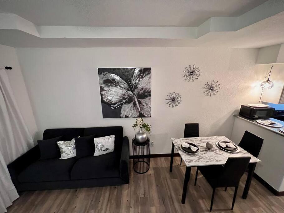 Chic & Cozy 2 Bedroom - 1 Bathroom - Rated Best Eagle Pass Esterno foto