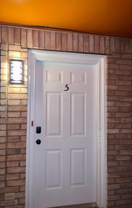 Chic & Cozy 2 Bedroom - 1 Bathroom - Rated Best Eagle Pass Esterno foto