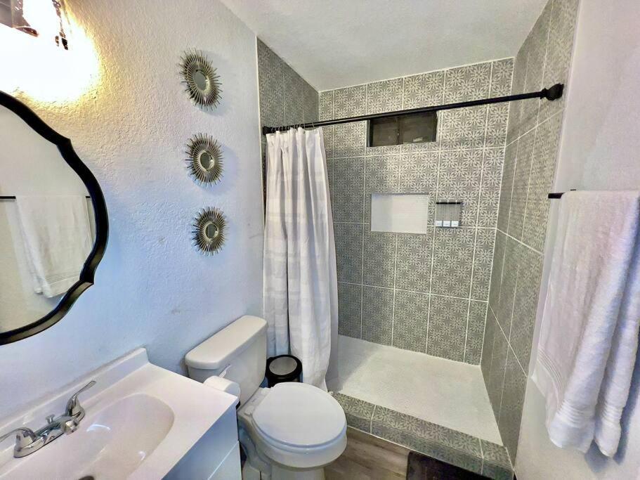 Chic & Cozy 2 Bedroom - 1 Bathroom - Rated Best Eagle Pass Esterno foto