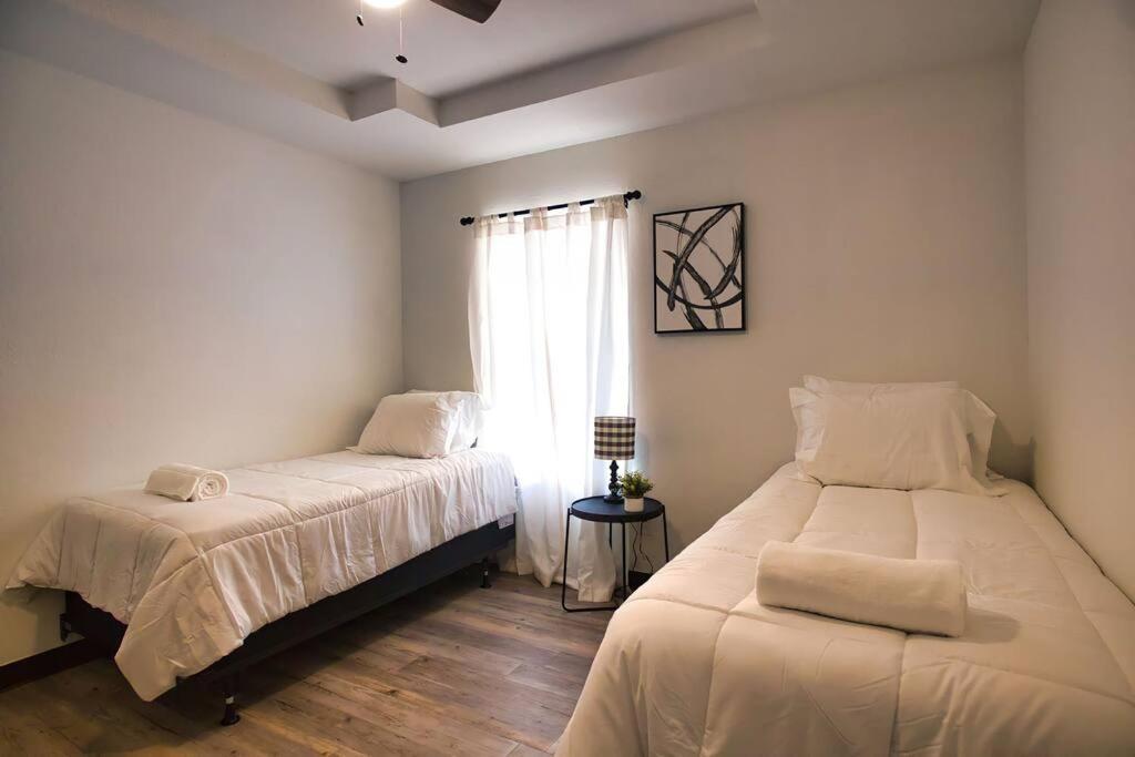 Chic & Cozy 2 Bedroom - 1 Bathroom - Rated Best Eagle Pass Esterno foto