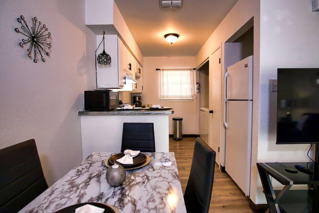 Chic & Cozy 2 Bedroom - 1 Bathroom - Rated Best Eagle Pass Esterno foto