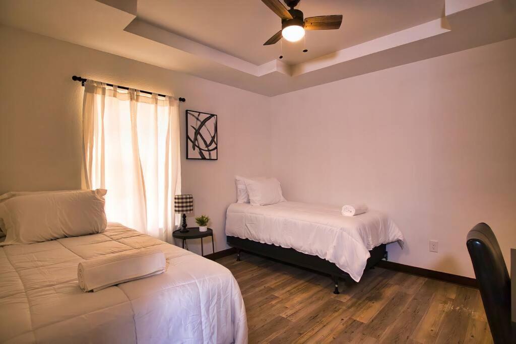 Chic & Cozy 2 Bedroom - 1 Bathroom - Rated Best Eagle Pass Esterno foto